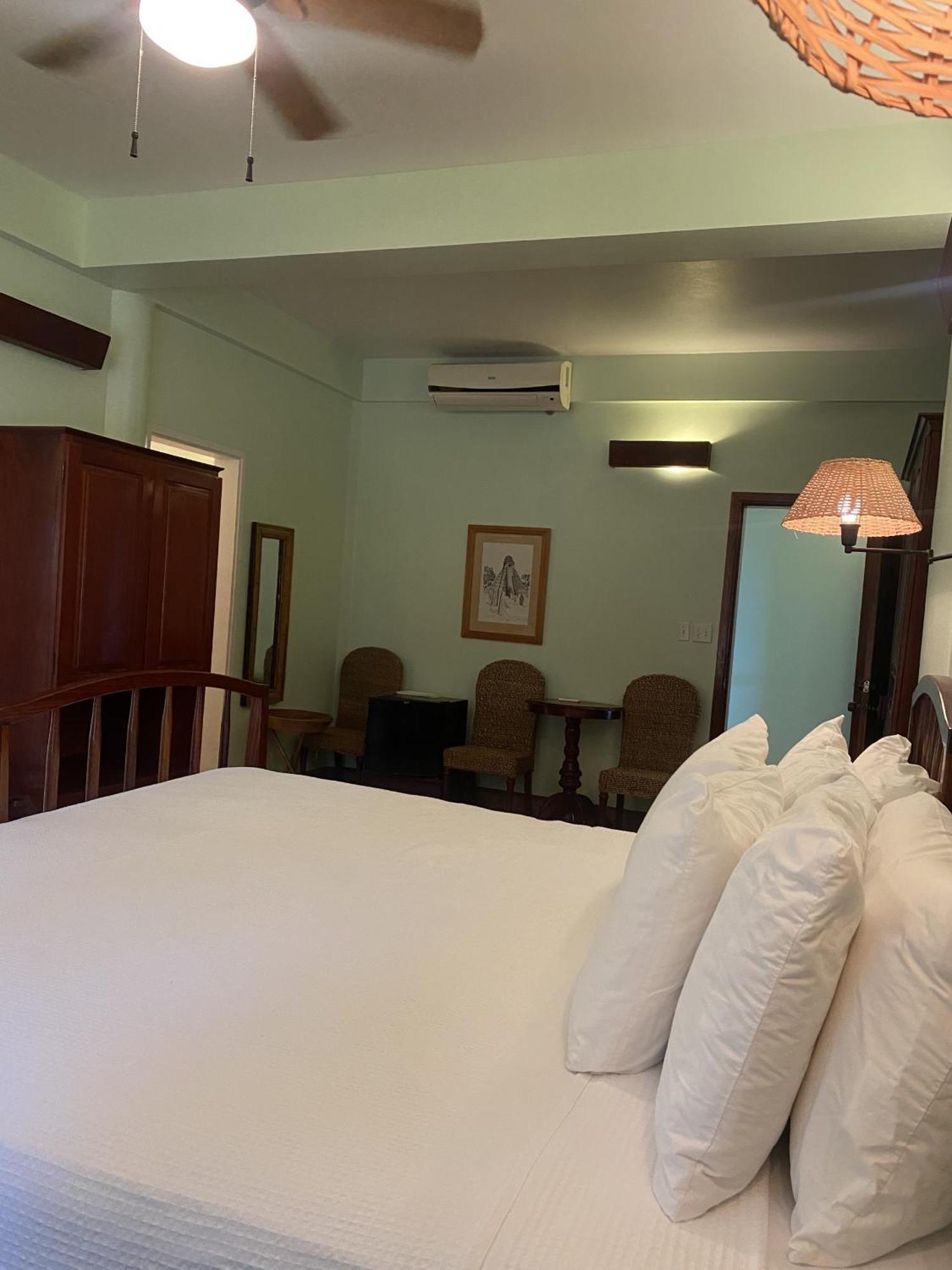 Tranquility Beach Suites Placencia Room photo